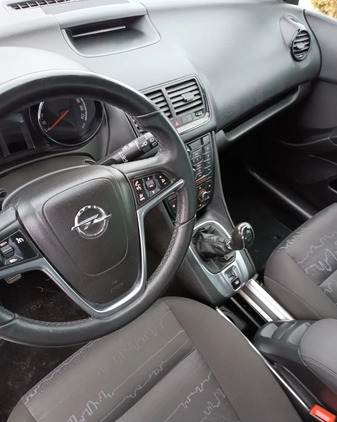 Opel Meriva cena 23900 przebieg: 143000, rok produkcji 2011 z Białobrzegi małe 172